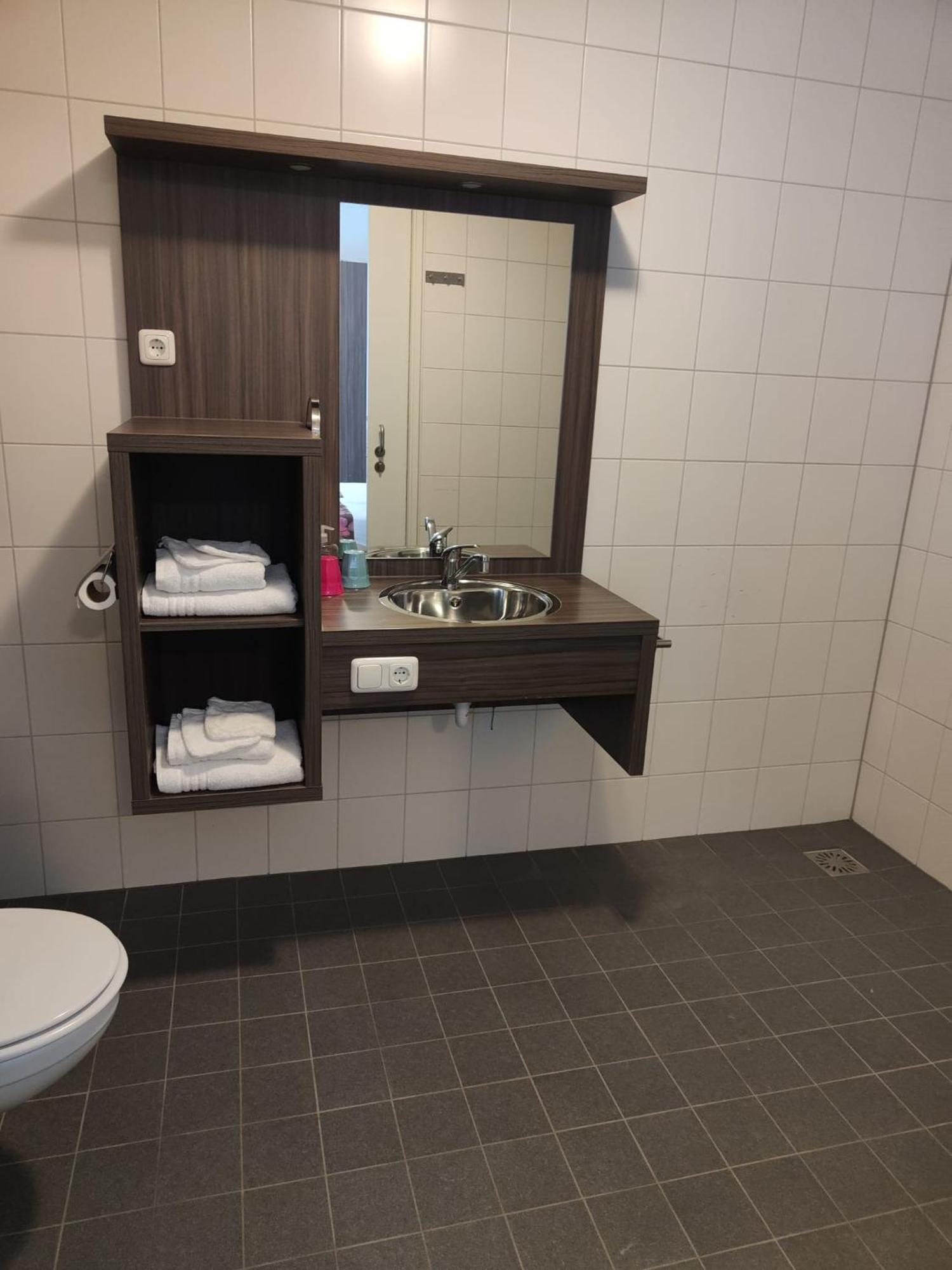 B&B Hotel De Vrije Vogel Elsloo  Экстерьер фото